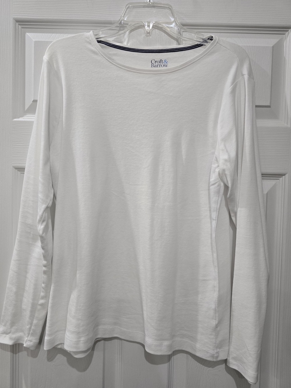 Croft & Barrow White Crewneck Tee with Navy Trim Size L
